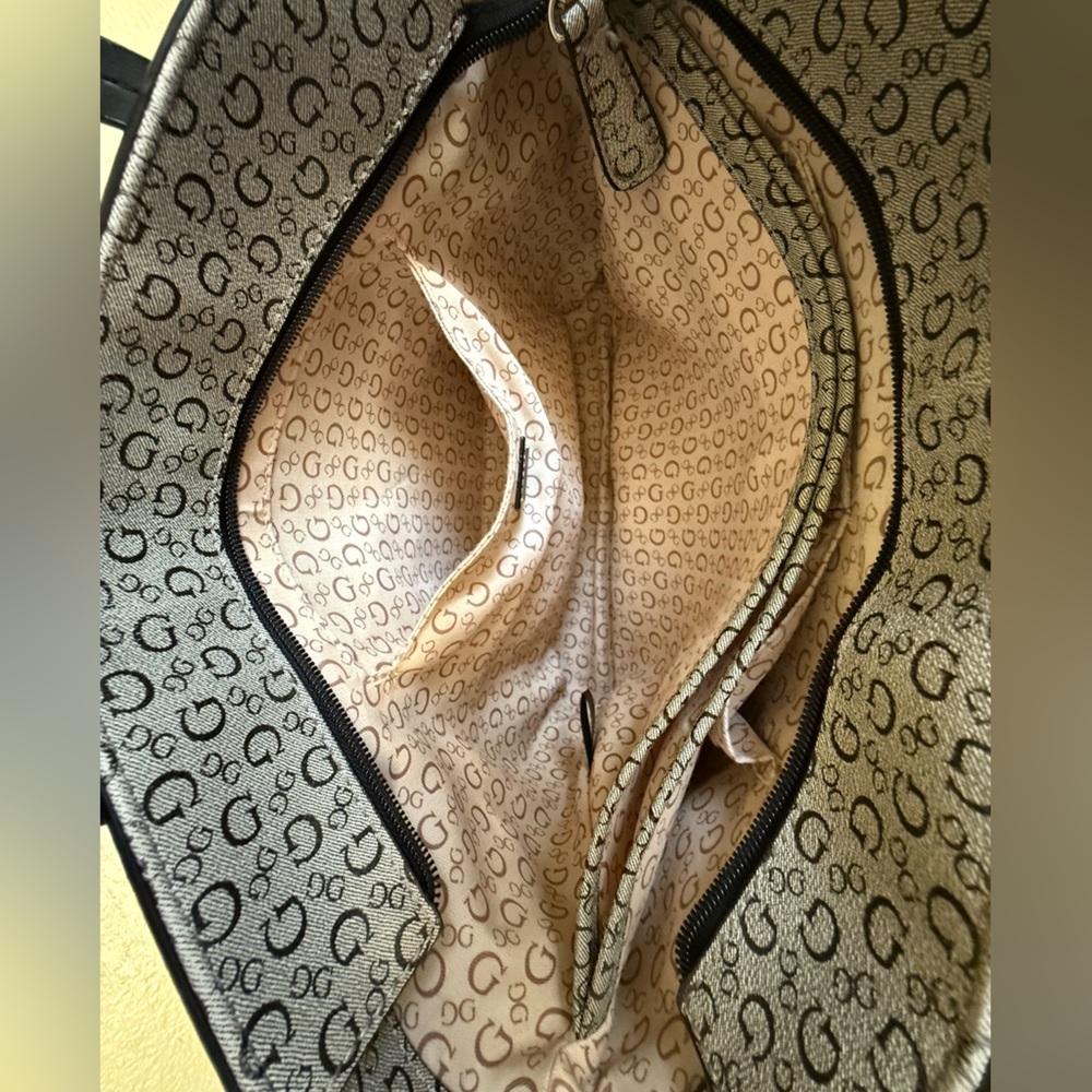 Guess Logo Tote Handbag - New without tags - Picture 8 of 14